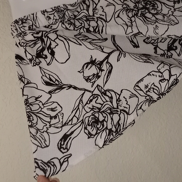 ASHRO Ruffled Floral Blouse - Picture 5 of 15